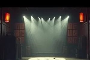 《拾光者》封面：老式放映机与光束