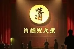 《渡口来客》封面：清晨渡口与候船人群